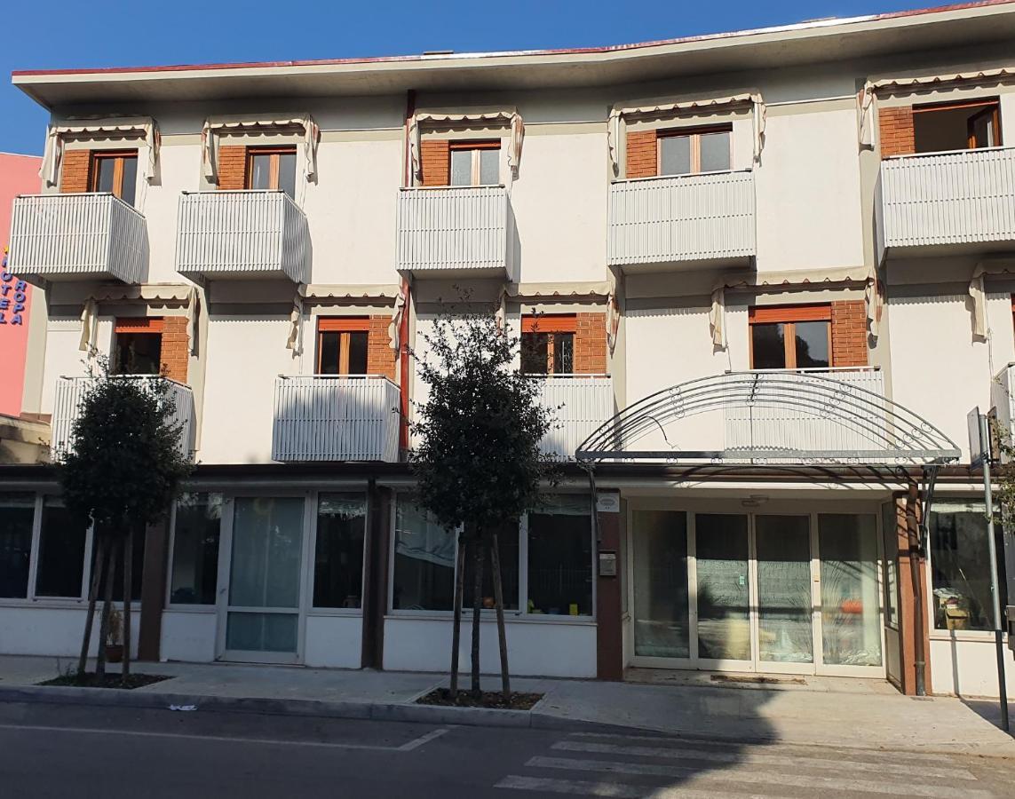Miga Hotel Grado Centro エクステリア 写真